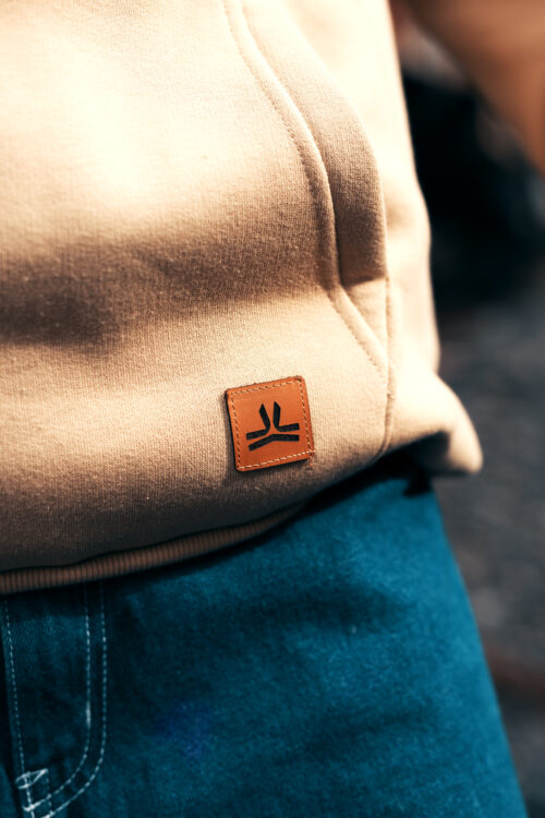 Buzo Canguro DSM Beige - Hoodie Unisex Resilient - Imagen 5